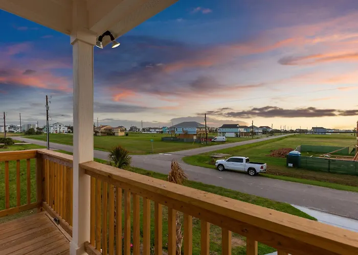 Cozy 3 Bedroom Family Beach Home In Galveston